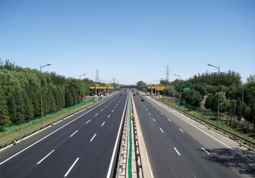 北京八达岭高速公路橡胶沥青工程