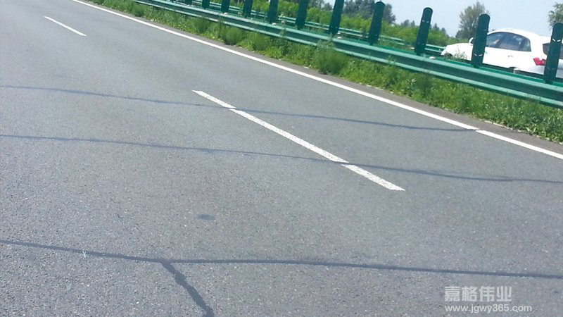 京哈高速高速公路路用路面裂缝修补自粘贴缝带裂缝修补