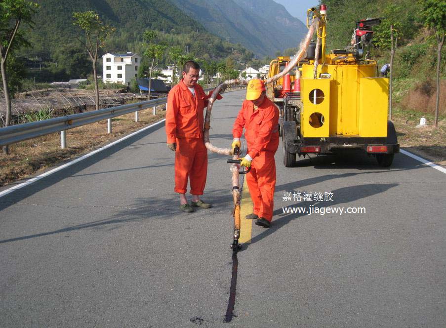 道路路面裂缝修补材料灌缝胶施工