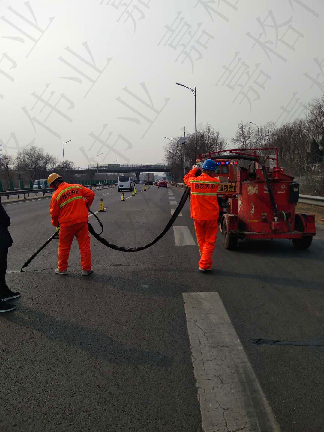 北京市城市道路裂缝灌缝施工,嘉格道路灌缝胶显身影
