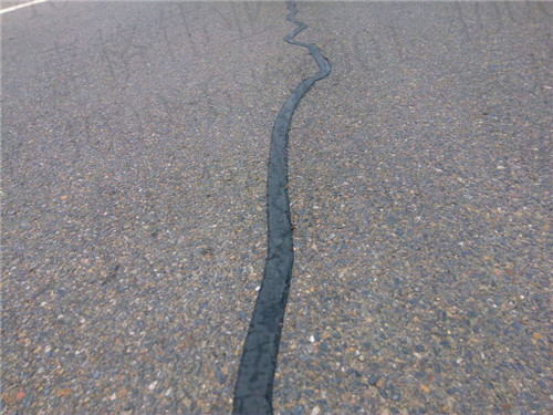道路裂缝养护为什么要用嘉格沥青压缝带