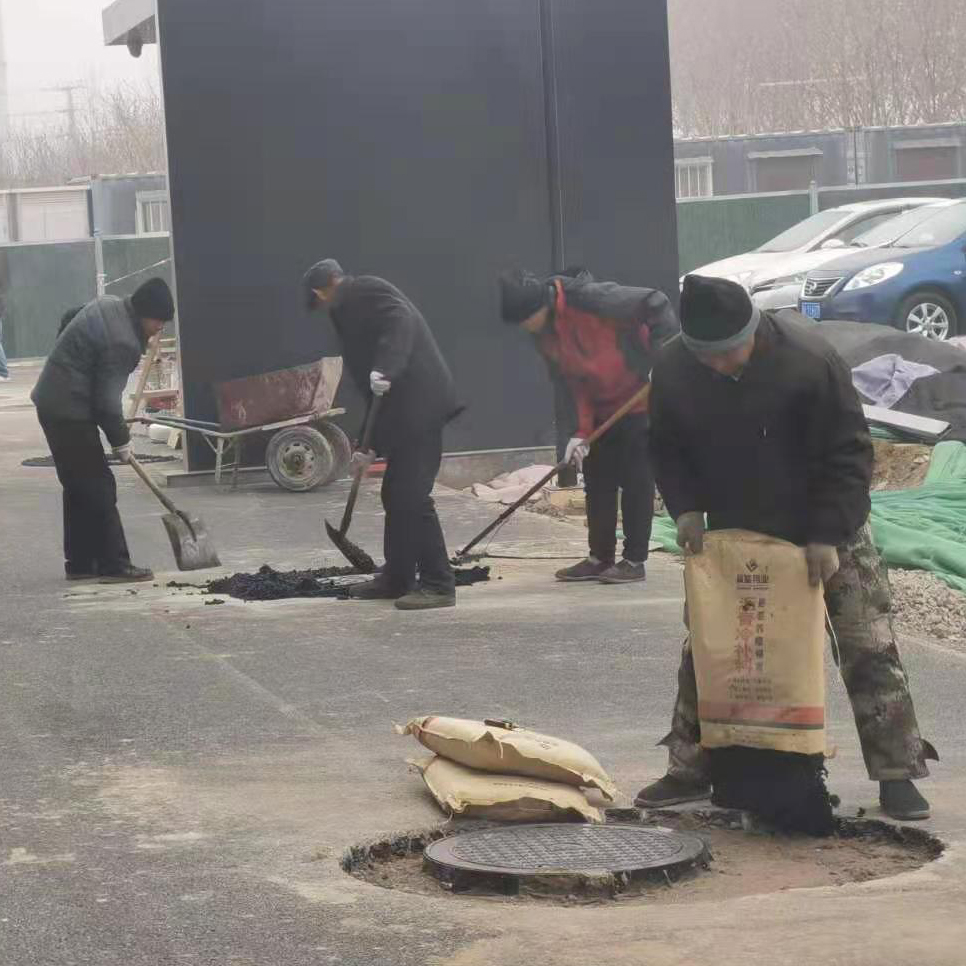 使用沥青冷补料修补道路坑槽的优点